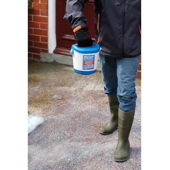 Rock Salt Grit Spreader Shaker Hand Held Path Clearer Snow Ice Shovel Spreader - The Dustpan and Brush Store